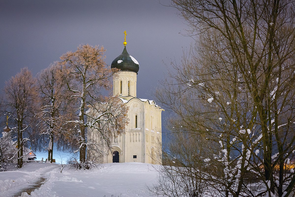 Покров зимой. Церковь Покрова на Нерли зима. Церковь Покрова на Нерли зимой. Храм на Нерли во Владимире. Храм на Нерли во Владимире зимой.