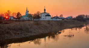 Закат в Кидекше (апрель, Суздальский район, храмовый комплекс Бориса и Глеба)