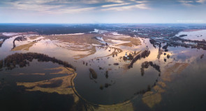 Половодье у храма Покрова на Нерли