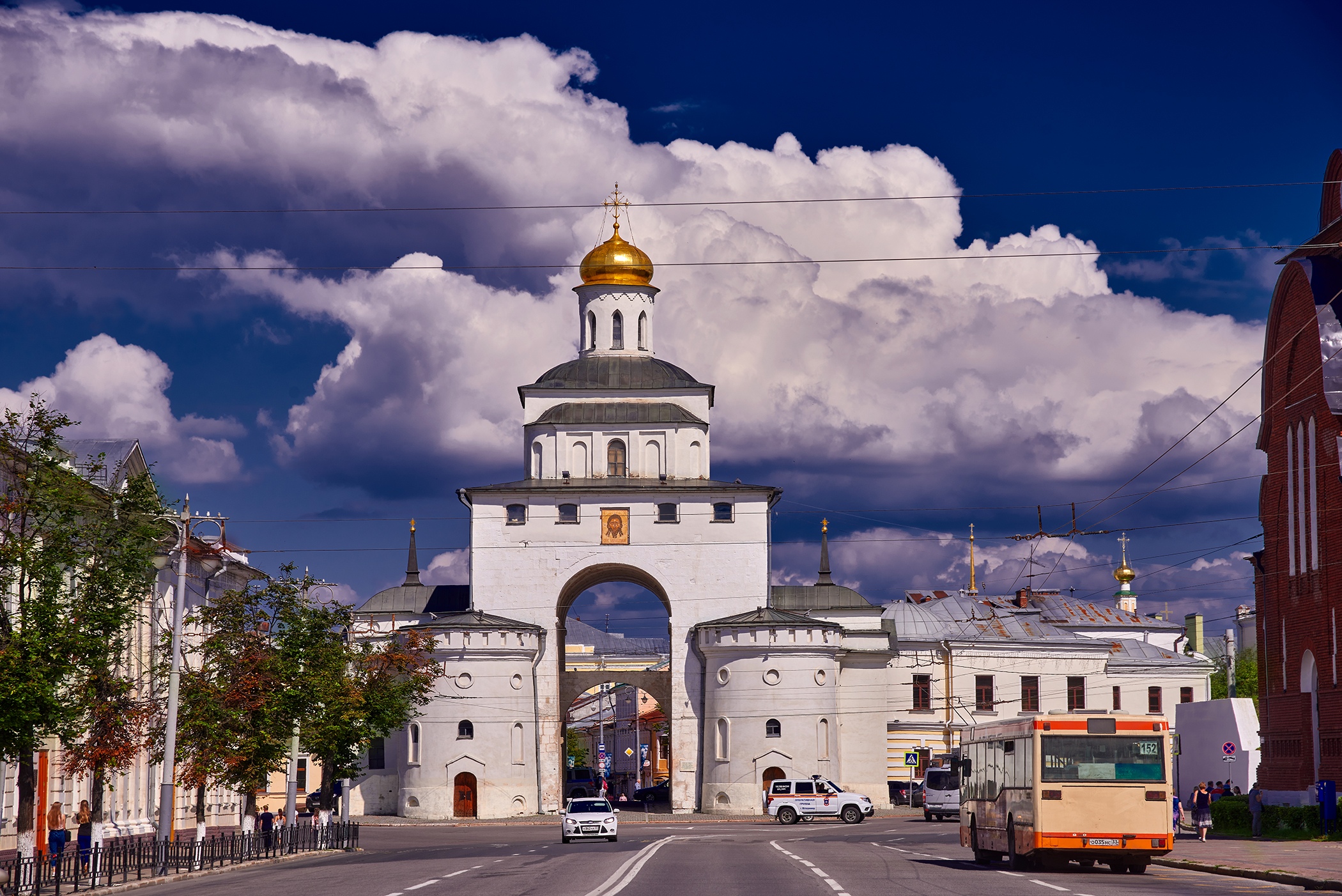 Комнату в городе владимире. Золотые ворота во Владимире.