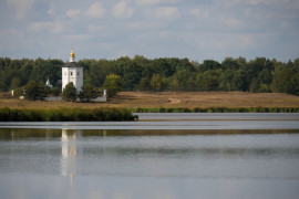 Панорама озера Богдаринского и Часовня Вознесения Господня