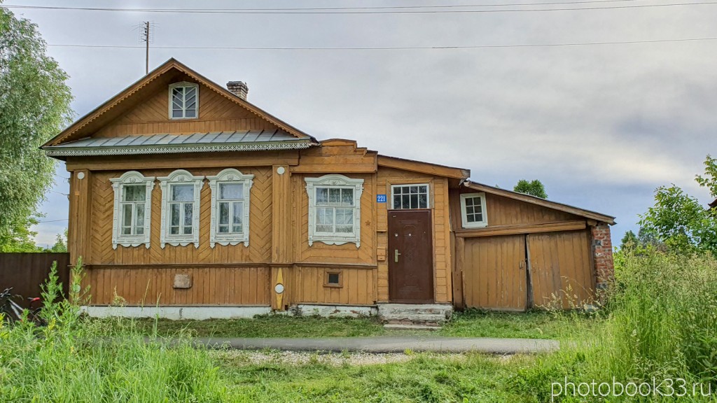 17 Деревянные дома и тротуар в деревне Тургенево Меленковского района