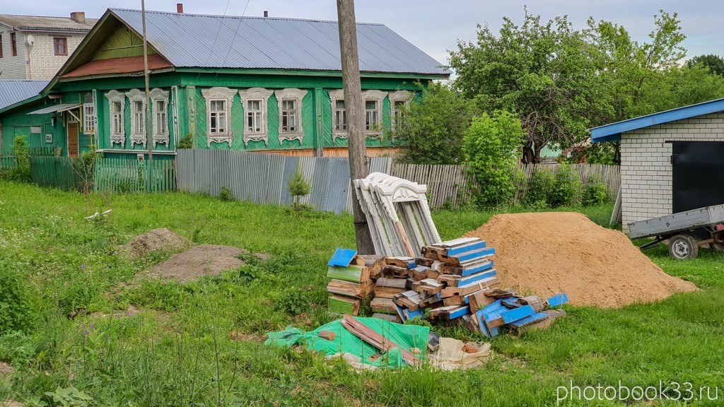 77 Дом с демонтированными наличниками в д. Тургенево
