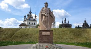Памятник основателю: Юрий Долгорукий в сердце Юрьев-Польского