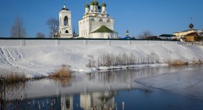 Богоявленский монастырь Мстёры в зеркале весны